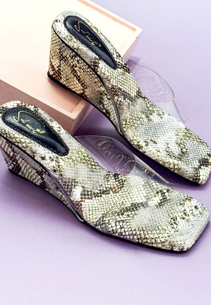 Wild Wild Wedge Blanche
