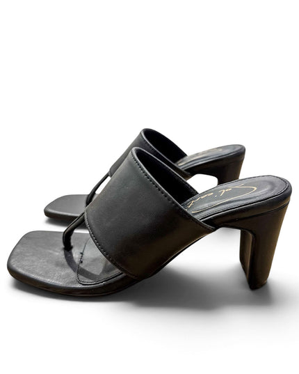 Nyla Midnight